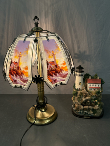 WORKING LAMP WITH LIGHTHOUSES ON GLASS PANEL SHADE AND LIGHTHOUSE MANTLE STATUE