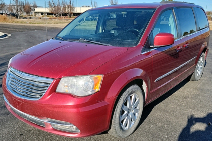 2014 CHRYSLER TOWN & COUNTRY - CAMERA - LEATHER SEATS!