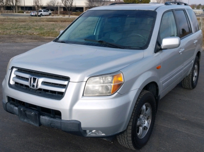 2008 HONDA PILOT - HEATED SEATS!