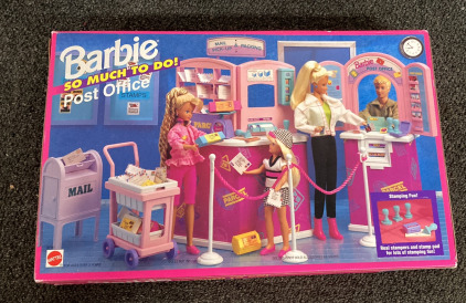 (1) VINTAGE BARBIE &ldquo;SO MUCH TO DO!&rdquo; POST OFFICE SET
