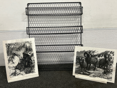 2 MARBLE PRINTS WITH STANDA AND WIRE SPICE RACK