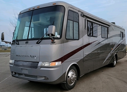 2002 NEWMAR MOUNTAIN AIRE MOTORHOME - LOW MILES!