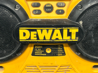 WORKING DEWALT CLOCK RADIO-DUAL POWER SOURCE - 2