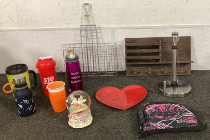 GRILLING BASKET, PAPER TOWEL HOLDER, WOODEN MAIL AND KEY HOLDER, (4) LIDDED CUPS, TWO DOVE MUSICAL SNOW GLOBE, HEART PLATE, ALLEN PINK GUN CASE