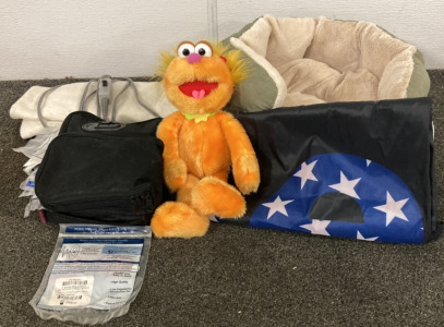 GREEN DOG BED, AMERICAN JEEP FLAG, WEIGHTED HEATING PAD (WORKS), TARGET ELECTRODES, SESAME STREET STUFFED ANIMAL