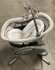 (1) GRACO SWINGING BABY ROCKER (GOOD CONDITION)