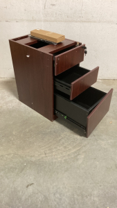 GITANA STORAGE PED 22&rdquo;X15X28&rdquo;. NEW. MAHOGANY W/KEY