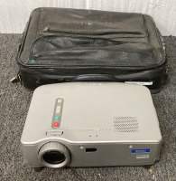 (1) EPSON PROJECTOR WITH POWER CORD AND (1) CARRIER BAG