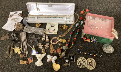 BEAUTIFUL JEWELRY INCLUDING: BRACELETS, EARRINGS, NECKLACES AND MORE
