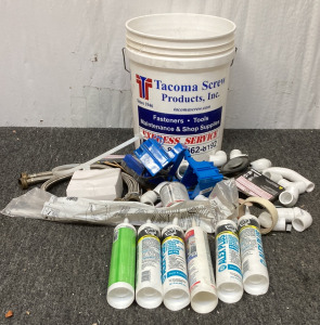 (1) PLASTIC BUCKET WITH (4) DAP ALL PURPOSE ACRYLIC LATEX CAULK PLUS SILICONE, (1) SHERMAN WILLIAMS 1050 QD SILICONIZED ACRYLIC LATEX CAULK, PIPE CONNECTORS, AND MORE
