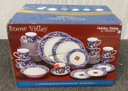 (1) VINTAGE “SNOW VALLEY” HOLIDAY DINING DISH SET BY ONEIDA (42 PIECE STONEWARE DINNERWARE SET)