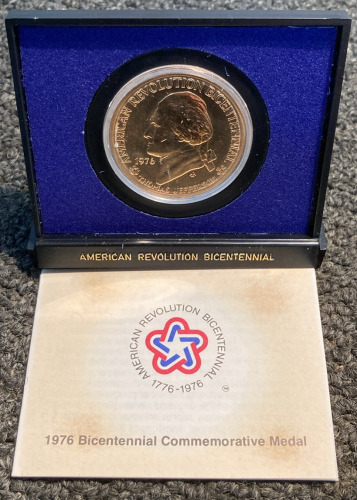 1976 AMERICAN REVOLUTION BICENTENNIAL COMMEMORATIVE MEDAL