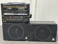 THE SINGING MACHINE RECORDING STUDIO CASSETTE & RADIO MODEL SMW-45 (DECK 2 AND RADIO WORKS, SPEAKERS HAVE SOME STATIC)