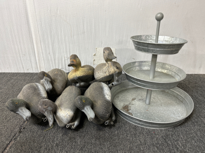 (6) DUCK DECOYS AND A 3-TIER STAND