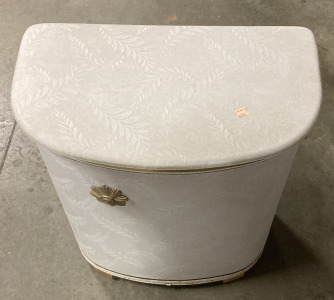 (1) VINTAGE ELEGANT LAUNDRY HAMPER (19&rdquo;X25&rdquo;)