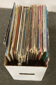 (1) 16&rdquo;X8&rdquo; BOX OF VINYL (30 PLUS RECORDS) INCLUDING &ldquo;EARL GRANT YES SIRREE&rdquo;, &ldquo;THE BEST OF THE SONS OF THE PIONEERS&rdquo; AND MORE
