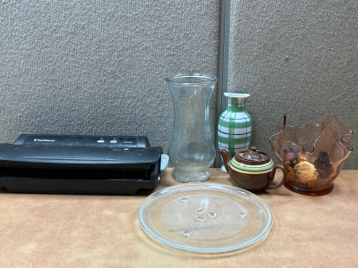 DECORATIVE VASE/BOWL WITG DRIED ROSES, SMALL TEAPOT, TALL CLEAR VASE, SMALL VASE TO HANG, MICROWAVE PLATE AND FOODSAVER (PARTS/REPAIR)