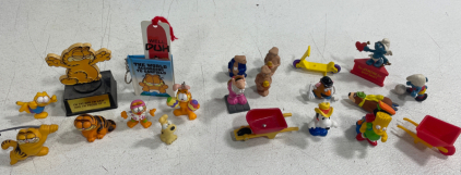 Garfield, Smurf, ET, Snoopy and more……. Figurines