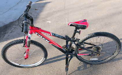 24" Trek Mt.220 Bicycle Red & Black