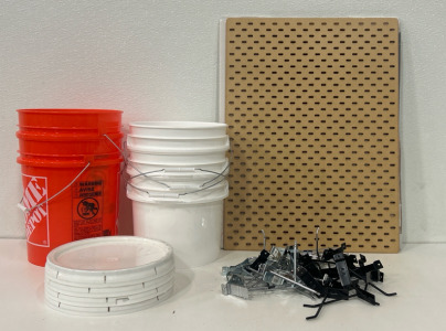 (5) 5-Gallon Buckets W/ 4 Lids (2) Pegboards W/ Hooks