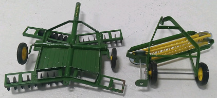 (1) John Deere 1/16 Scale Hay Rake (1) John Deere 1/16 Scale Disk Harrow