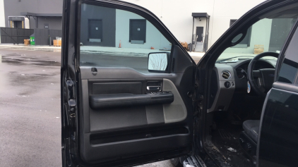 2004 FORD F-150 - FX4 OFF-ROAD EDITION - GOOD LOOKING TRUCK