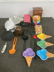 MICKEY MOUSE CAKE TIN, TACO HOLDERS WITH DIP BOWLS, CERAMIC ICE CREAM BOWLS, EGG MAKER AND MORE