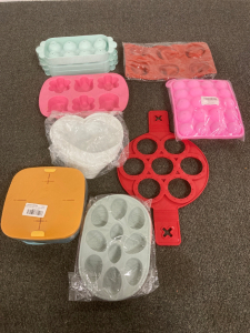 SILICONE ICE CUBE TRAYS AND CAKE POP MOLDS