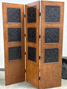 DECORATIVE WOOD TRIFOLD ROOM DIVIDER-EACH PANEL IS 22&rdquo;x80&rdquo;