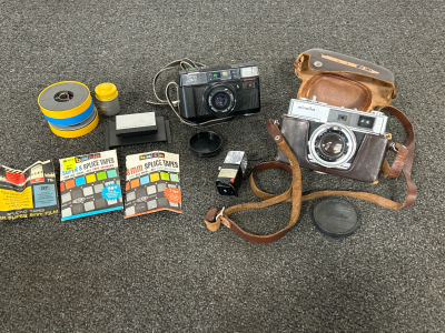 VINTAGE MINOLTA HI-MATIC 7 CAMERA WITH POCKET FLASH, VINTAGE RICOH AF-7 35MM, 8MM SPLICE TAPES, STORAGE WHEELS, SPLICER AND 35MM CONTAINER