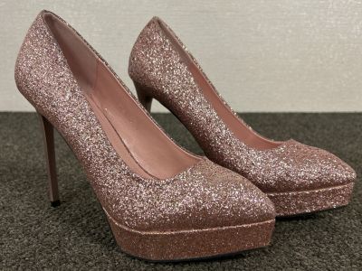 PAIR OF NO. 55 HEELS IN PINK GLITTER SIZE EUROPE 39- US 8/8.5