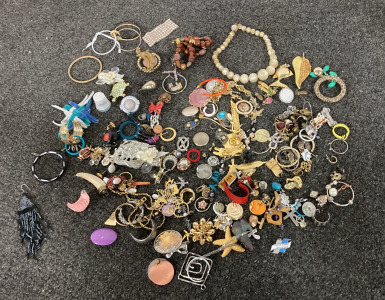 COSTUME JEWELRY- EARRINGS,PINS,NECKLACES