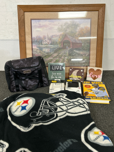 STEELERS FLEECE BLANKET WITH SLEEVES, BOOK ON KURT WARNE FROM THE RAMS, INSULATED LUNCH BAG, PHONE CASES FOR SAMSUNG S23/A32 AND WALL DECOR