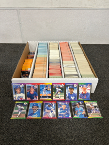LARGE COLLECTION OF BASEBALL CARDS