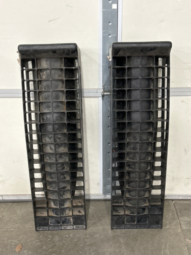 PAIR OF VEHICLE CAR RAMPS