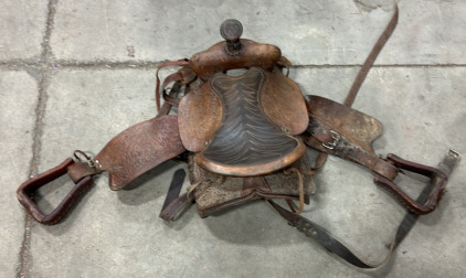 Leather Designed Horse Saddle With Foot Placement