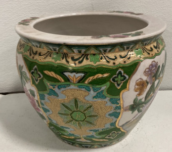 (1) Vintage Collectible Garden Pot