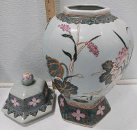 (2) Beautiful Hand Painted Oriental Ginger Vases With Lids - 5