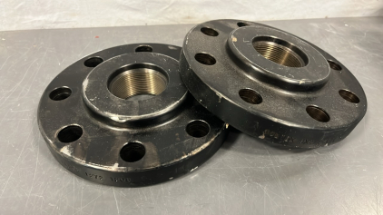(2) BLACK PLATES W/ 8 HOLES AND 1 THREADED MIDDLE