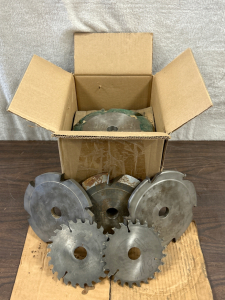 BOX OF ARBOR CUTTERS