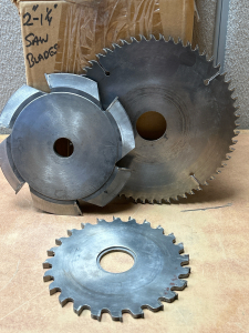 BOX OF 1-1/4&rdquo; UP TO 2&rdquo; DIAMETER SAW BLADES IN VARIOUS SIZES/TEETH