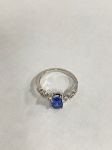 Size 8 Oval Cut Blue Saphire Ring