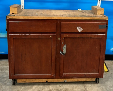 49&rsquo;&rsquo; x 24 1/4&rsquo;&rsquo; x 40&rsquo;&rsquo; Carpenters Work Bench