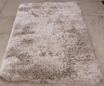 Beautiful 5'&times;8' Gray Shag Rug