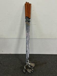 SET OF 8 GOLF CLUBS