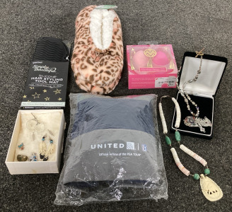 WOMEN’S GIFT KIT INCLUDING: JEWELRY, SLIPPERS, STYLING MAT AND MORE