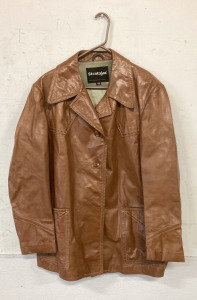 STRATOJAC LEATHER JACKET SIZE (46), VARIOUS BALL CAPS