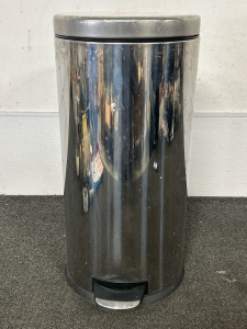 METAL HANDS FREE CYLINDRICAL KITCHEN TRASH CAN
