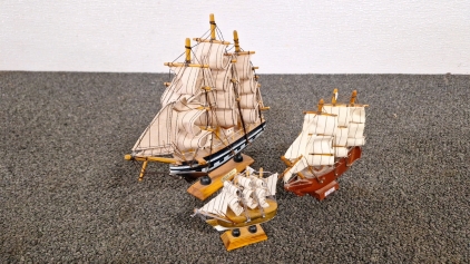 (3) MINI SHIPS DECOR
