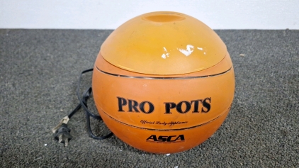 PRO POTS "BASKETBALL" CROCK POT SLOW COOKER - POWERS ON